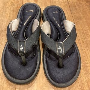 Nike ultra comfort black flip flops